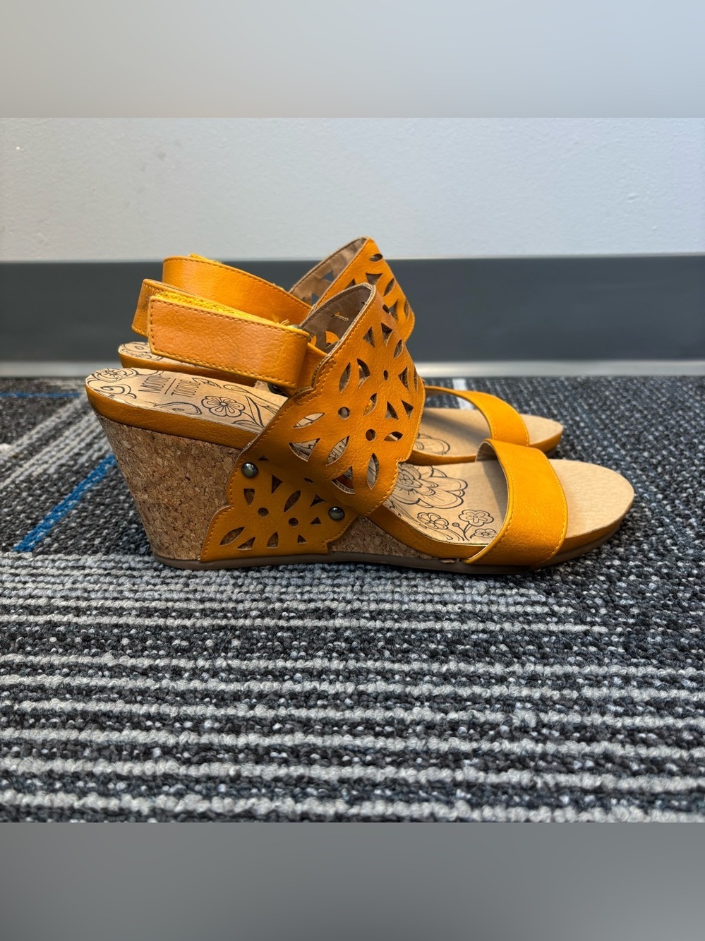 Mootsies Tootsies Tania Wedge Heel Sandal 9.5 Mustard Yellow